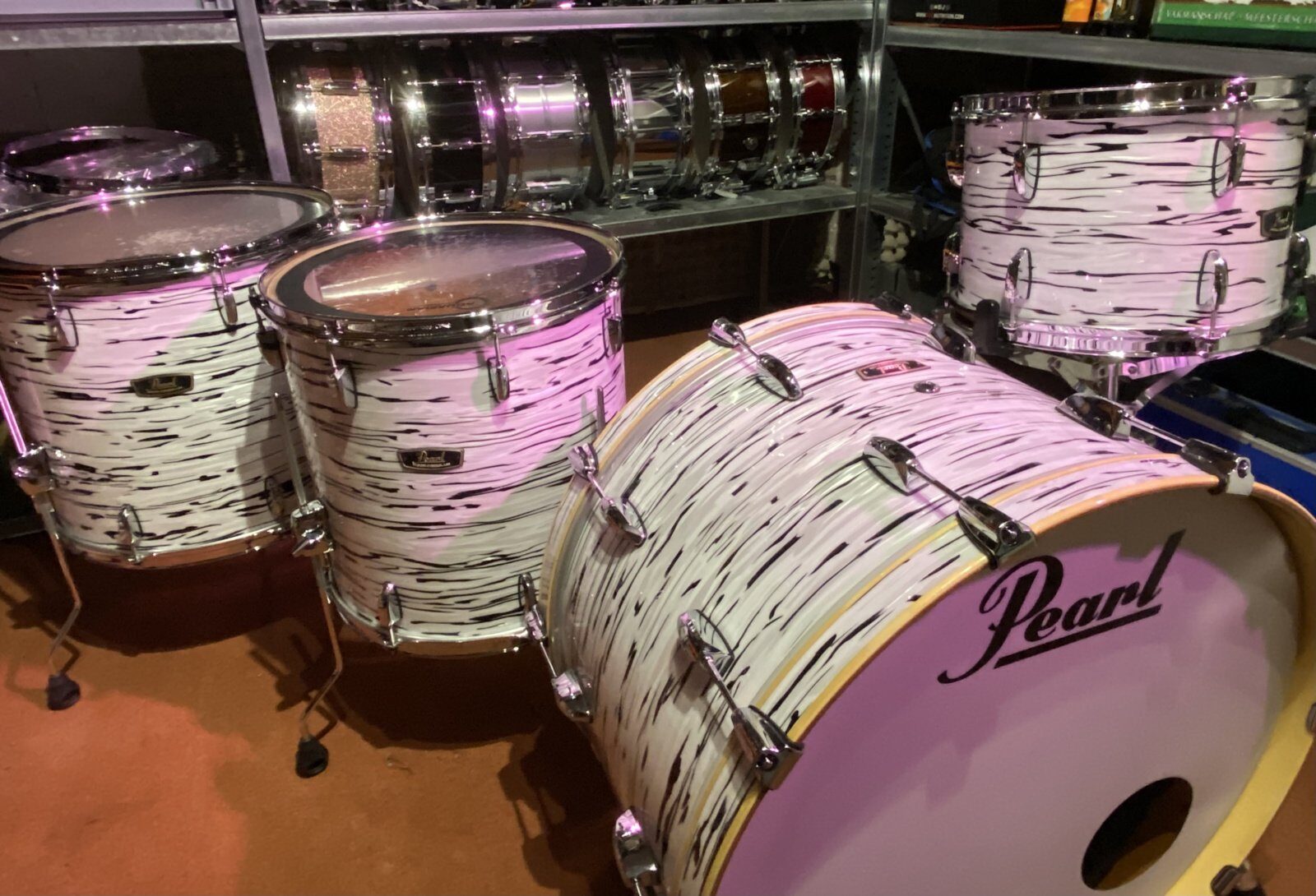 Pearl Woodfiberglass reissue 24-13-16-18” shellset #Black and White Oyster